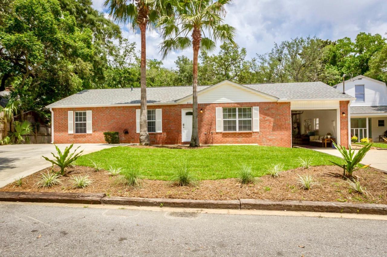 Life'S A Breeze! Updated 3B Home 10 Min To Beach! Gulf Breeze Buitenkant foto